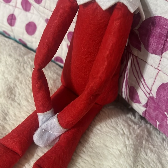 Grinch on a shelf - Picture 4 of 4